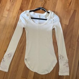 Thermal shirt with designs on the sleeve